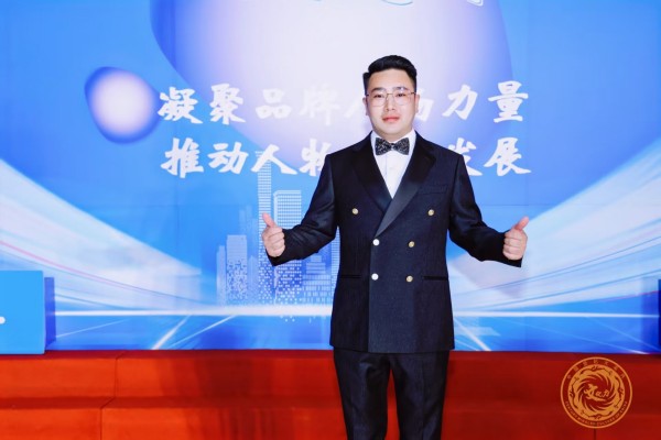人民楷模——章奕亮