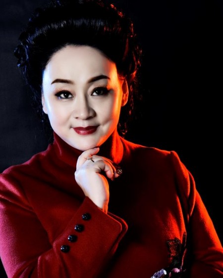 了 不 起 的 她 ——爱与美的引路人杨舒闵