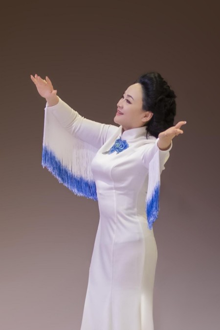 了 不 起 的 她 ——爱与美的引路人杨舒闵