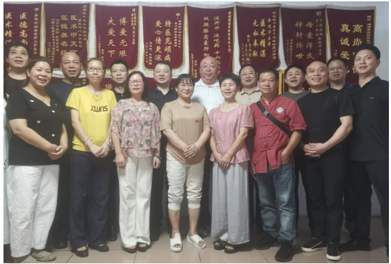 热血铸军魂  共筑中国梦 唐建华医疗团队祖传带药火针，数字赋能中医未来