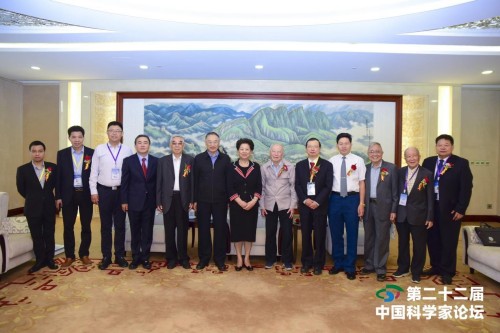 勤学善思秉初心 精湛医术解众疾 当代中医事业奠基人李乘伊院士 荣获担任：中国中医专家委员会常务主席　