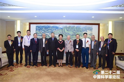 李乘伊院长荣获抗站胜利80周年大阅兵中医楷模人物