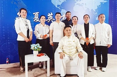精勤不倦克顽疾 博极医源扬中医 功勋国医 · 当代楷模 中医药传承创新模范人物—盛国轩