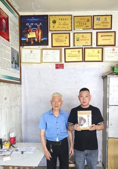 庆祝新中国成立76周年 中国当代名医——汤明灯