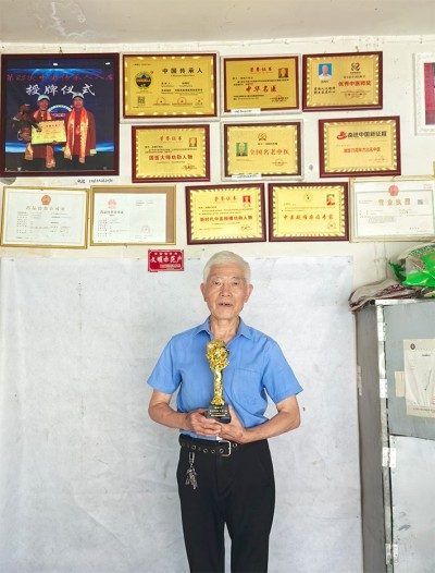 庆祝新中国成立76周年 中国当代名医——汤明灯