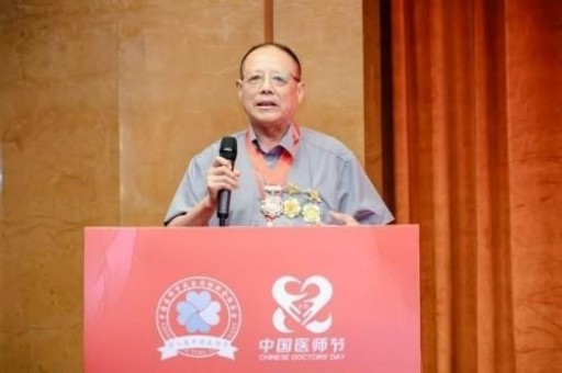 中国中医学家金质奖科学院首席院士 ——曹洪正