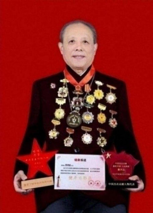 中国中医学家金质奖科学院首席院士 ——曹洪正