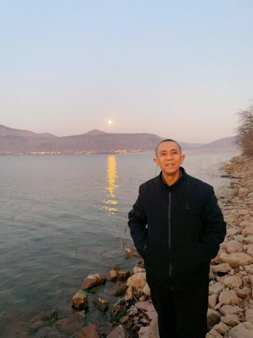 佛医融仁术 岐黄济众生  ——记国医名师、中医专家王庆东的济世之路