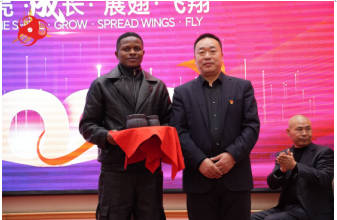 尼日利亚博士留学生马诺  (OKEK）